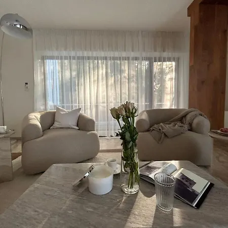 Luxury Hills Pool,spa,grill,bar, & Parking فيلة براغ